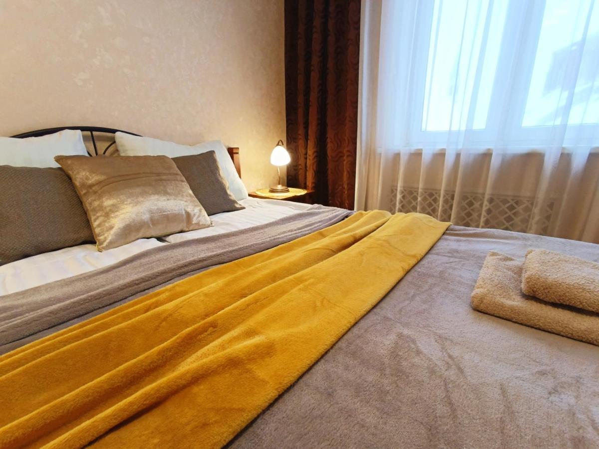 Old Town Retreat With Stunning Views 2 Bedroom Apartment Nearby The Church Of Saint Peter Riga Kültér fotó