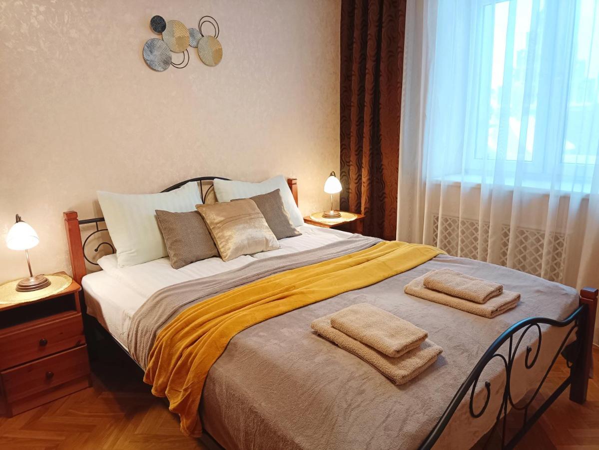 Old Town Retreat With Stunning Views 2 Bedroom Apartment Nearby The Church Of Saint Peter Riga Kültér fotó