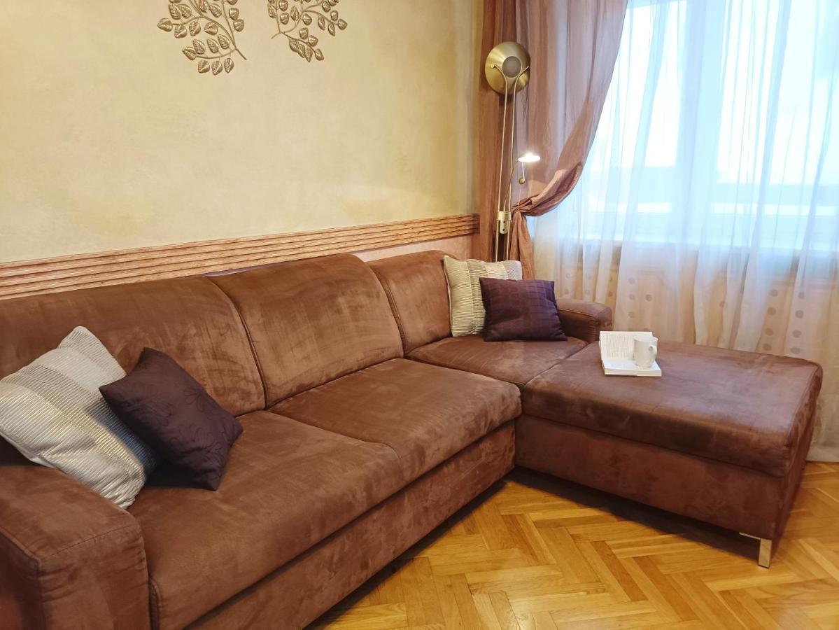 Old Town Retreat With Stunning Views 2 Bedroom Apartment Nearby The Church Of Saint Peter Riga Kültér fotó