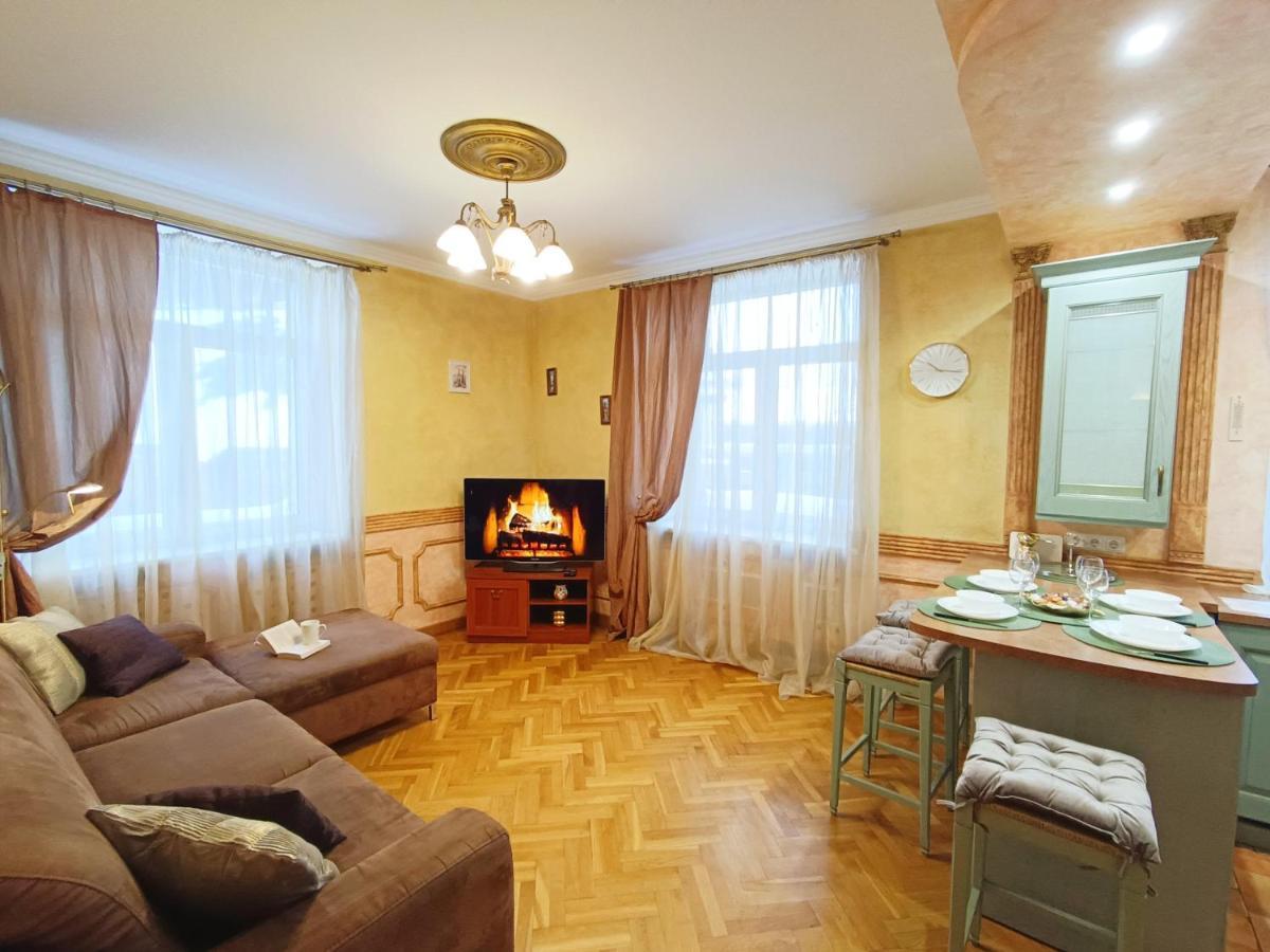 Old Town Retreat With Stunning Views 2 Bedroom Apartment Nearby The Church Of Saint Peter Riga Kültér fotó