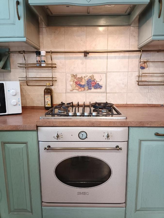 Old Town Retreat With Stunning Views 2 Bedroom Apartment Nearby The Church Of Saint Peter Riga Kültér fotó