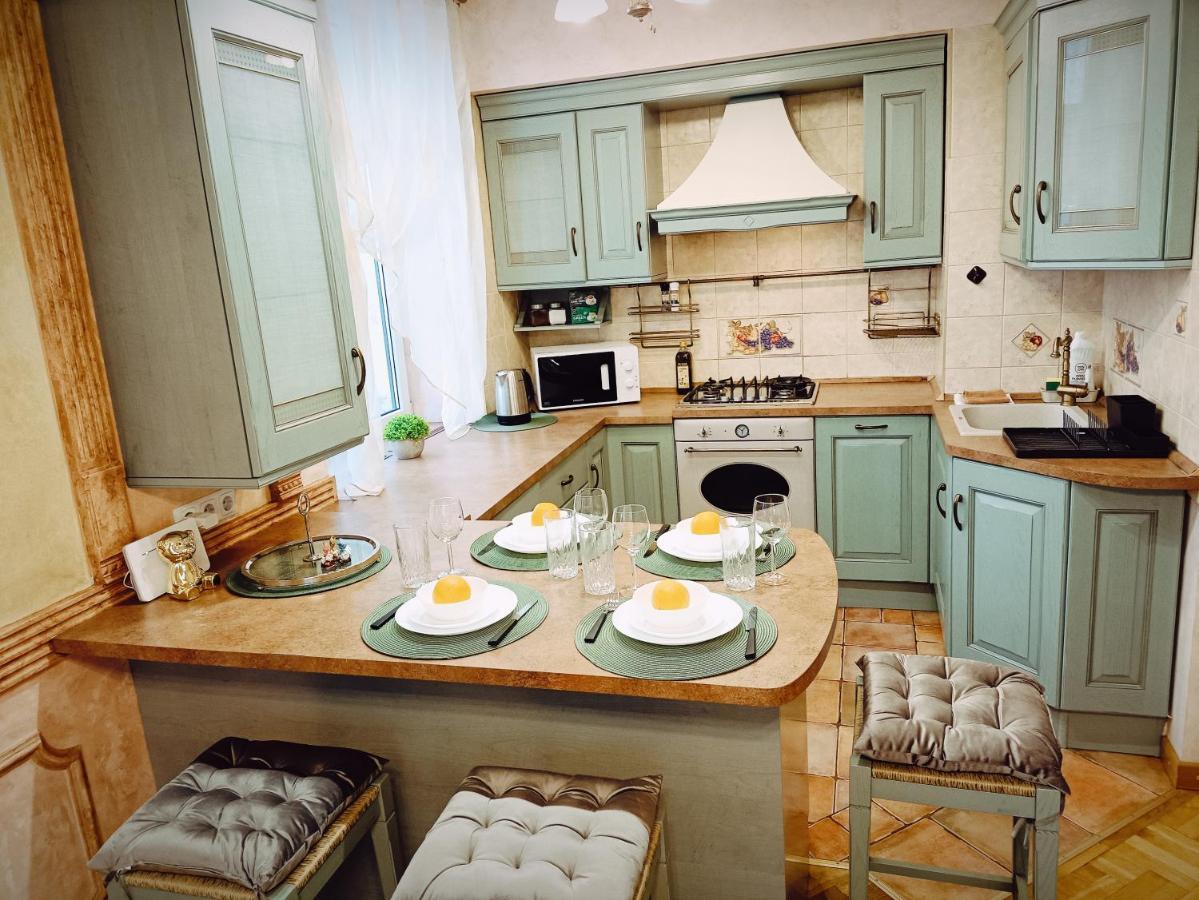 Old Town Retreat With Stunning Views 2 Bedroom Apartment Nearby The Church Of Saint Peter Riga Kültér fotó