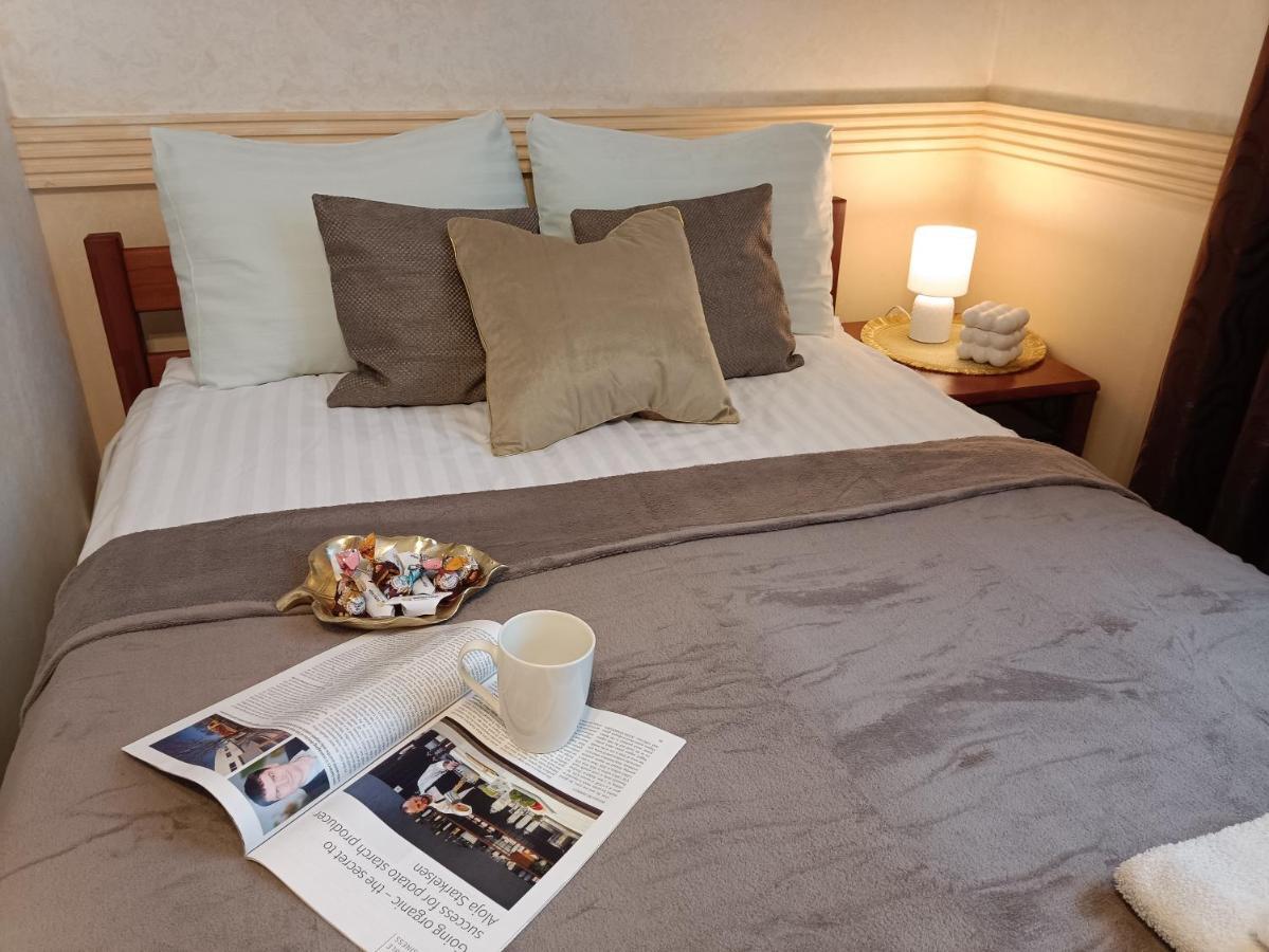 Old Town Retreat With Stunning Views 2 Bedroom Apartment Nearby The Church Of Saint Peter Riga Kültér fotó