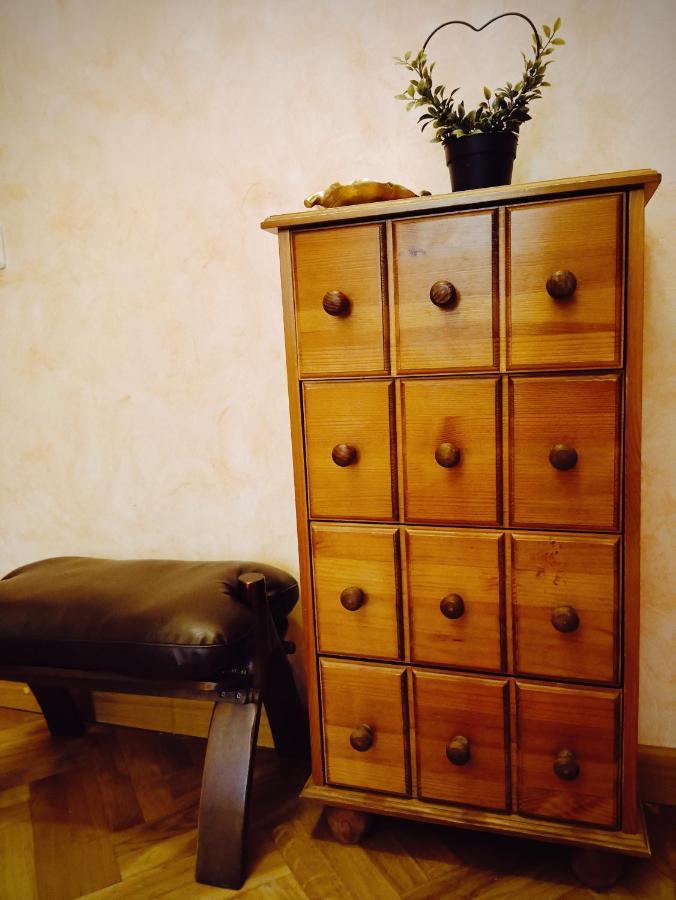 Old Town Retreat With Stunning Views 2 Bedroom Apartment Nearby The Church Of Saint Peter Riga Kültér fotó