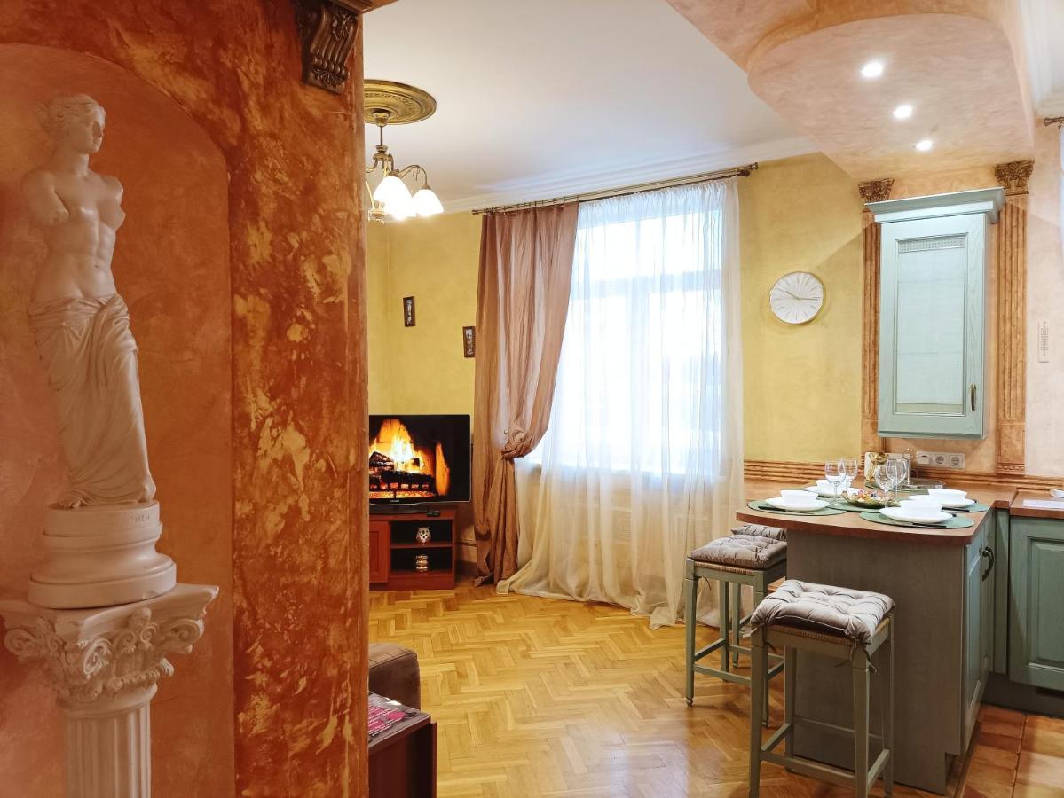 Old Town Retreat With Stunning Views 2 Bedroom Apartment Nearby The Church Of Saint Peter Riga Kültér fotó