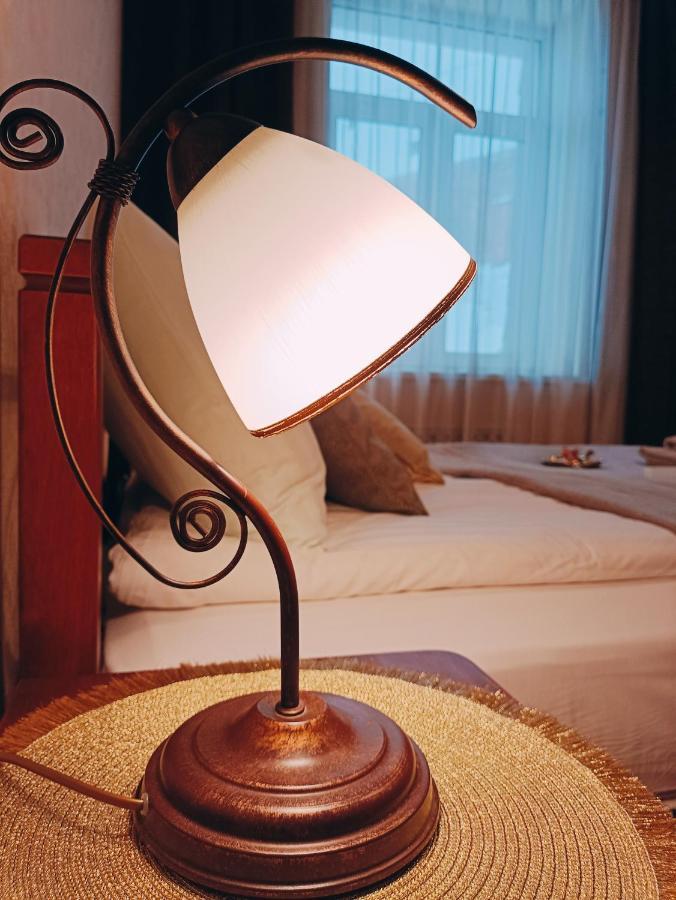 Old Town Retreat With Stunning Views 2 Bedroom Apartment Nearby The Church Of Saint Peter Riga Kültér fotó